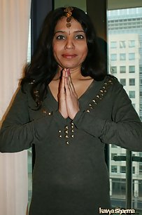 Desi Indian Babe Kavya Sharma