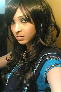 Lahori girls in open giving some naughty poses on cam