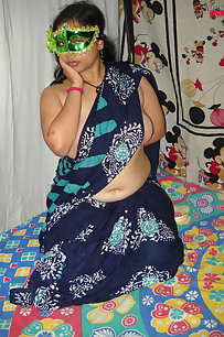 Velamma big juicy bare boobs and curvy ass of Indian bhabhi