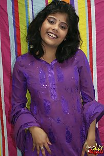 Bigtits Rupali Showing Of Her Melons