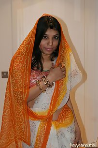 Indian Babe Kavya In Sari