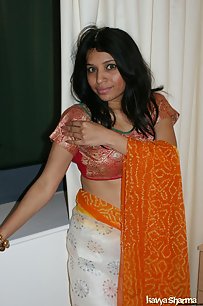 Indian Babe Kavya In Sari