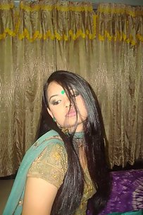 sexy juicy indian girl giving sexy poses before she gets naked