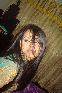 sexy juicy indian girl giving sexy poses before she gets naked