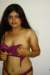 Neha Indian bhabhi in her favorite under garments showing off