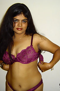 Neha Indian bhabhi in her favorite under garments showing off