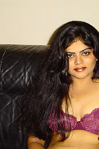 Neha Indian bhabhi in her favorite under garments showing off