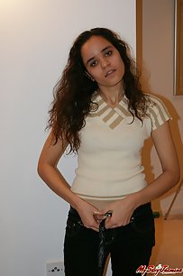 Indian Babe Jasmine Naked In Bed