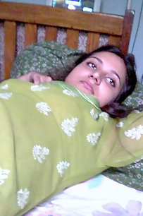 hot indian girls posing naked on camera