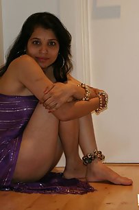 Desi Pornstar Babe Kavya Sharma