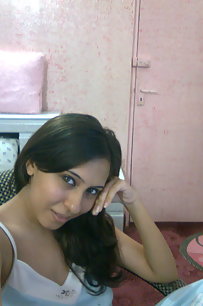 hot indian girl posing in bedroom