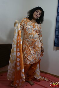 Rupali Bharti Nari Nude Show