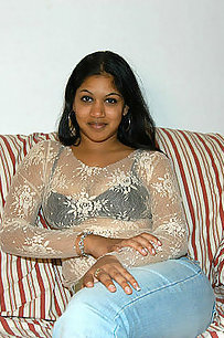 Lusty Indian Girl Exposing Her Boobs