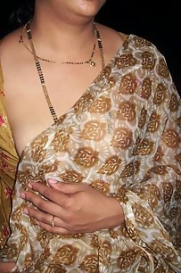 indian wife exposing her juicy boobs on camera