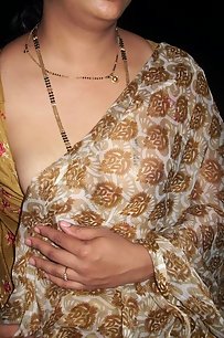 indian wife exposing her juicy boobs on camera