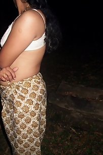 indian wife exposing her juicy boobs on camera