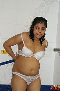 Big Boob Indian Babe Rupali Taking Shower