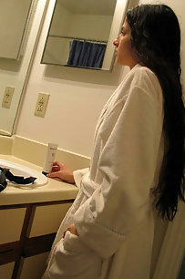 indian girls posing naked on camera