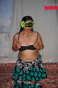 South indian MILF velamma bhabhi big boobs juggled