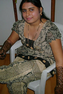 Juicy pakistani housewife stripping naked