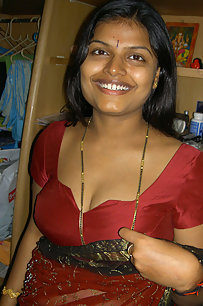 Sexy Indian Arpita Bhabhi Boob Show
