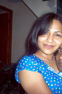 hot indian gf with her boyfriend gettign her boob sucked