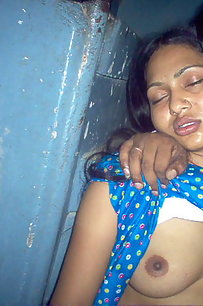 hot indian gf with her boyfriend gettign her boob sucked
