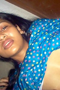 hot indian gf with her boyfriend gettign her boob sucked