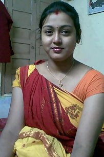 hot indian gf with her boyfriend gettign her boob sucked