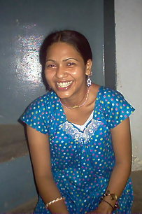 hot indian gf with her boyfriend gettign her boob sucked