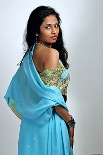 Horny Indian Girl Posing Sexy On Cam