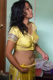 Sexy Bhabhi Padma In Saree Blowjob Clip