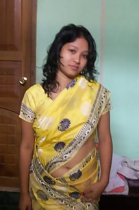 Sexy Bhabhi Padma In Saree Blowjob Clip