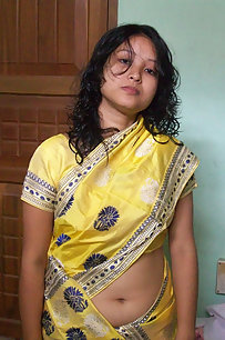 Sexy Bhabhi Padma In Saree Blowjob Clip