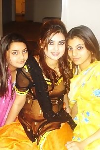 Pakistani model exposing their hidden jewels