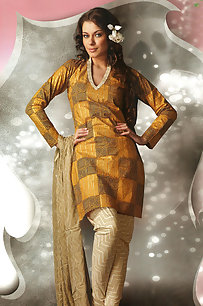 Pakistani model exposing their hidden jewels