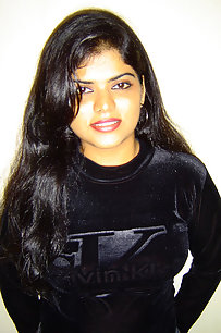 Neha bhabhi in western tight jeans and black bra in bedroom