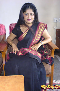 Sexy Neha wants her hubby to worhsip her and fuck her hard