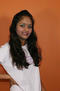 Horny Indian Babe Divya In Night Dress