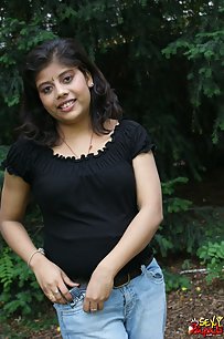 Exhibitionist Indian Babe Rupali In Park