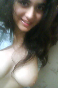 sweet indian girl shooting her own naked pics