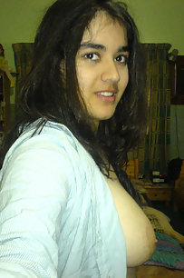 sweet indian girl shooting her own naked pics
