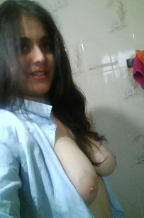sweet indian girl shooting her own naked pics
