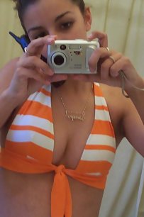 indian girl taking her naked pics in toilet