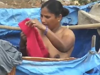Seductive Desi Bhabhi Full Nude Outdoor