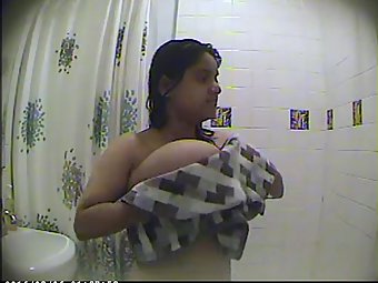Hidden Cam Sex Indian Bhabhi Filmed Naked In Shower