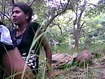 Indian Village Girl Fucked By Her Boyfriend in jungle MMS