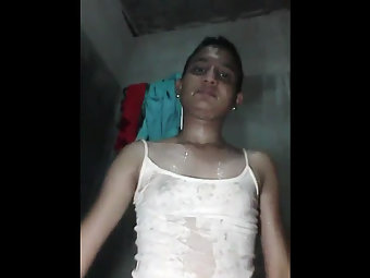 Bangladeshi XXX Porno Sexy Girl Bushra Bathing