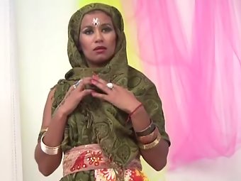 Indian sexy Muslim girl ready for sex
