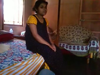 Horny Indian Girl Showing Boobs On Live Cam